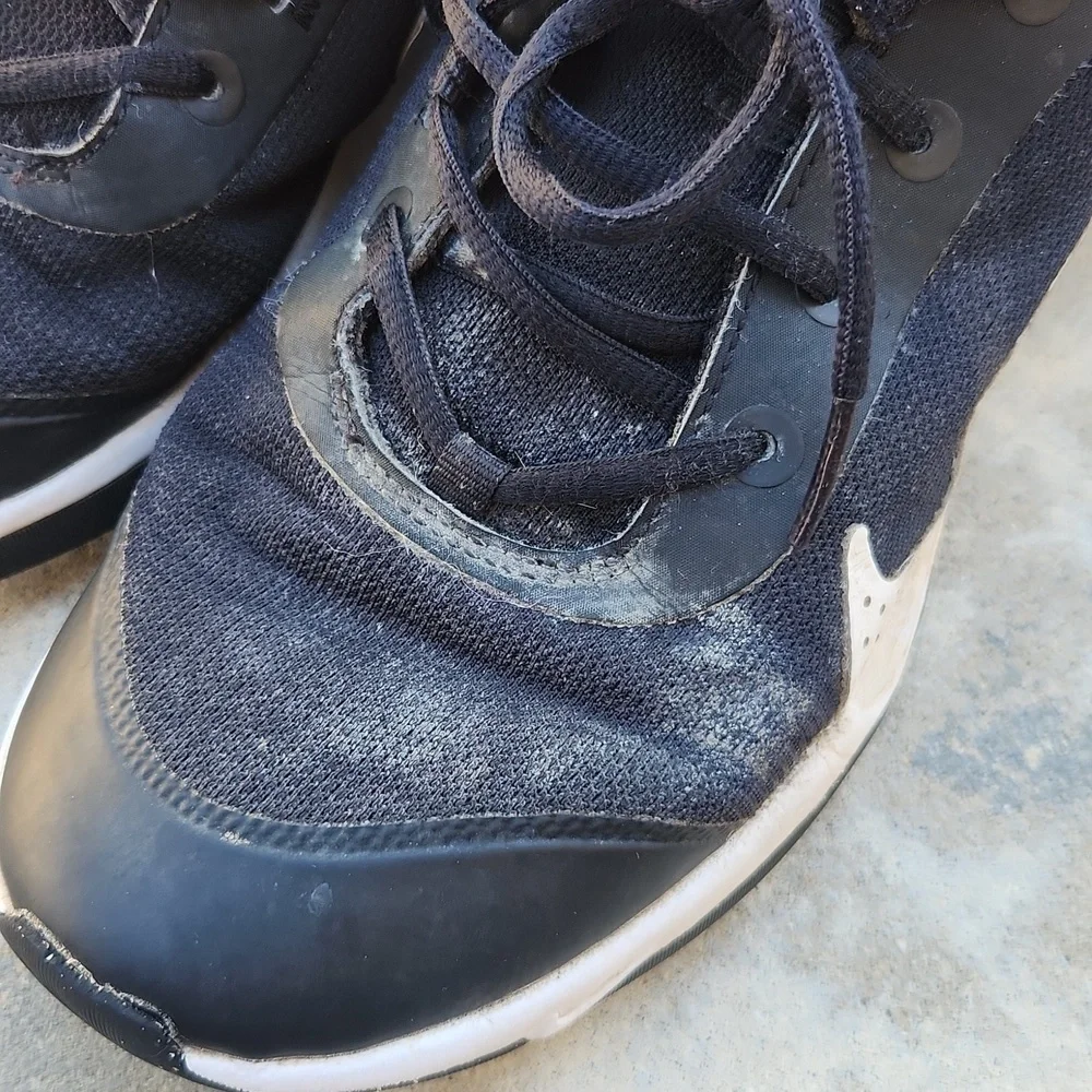 Nike black sneakers